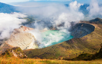 Kawah Ijen Bondowoso: Pesona Api Biru di Ujung Timur Jawa