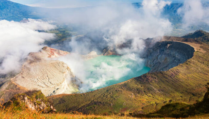 Kawah Ijen Bondowoso: Pesona Api Biru di Ujung Timur Jawa