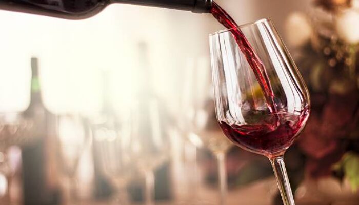 Manfaat & Risiko Minum Anggur Merah Setiap Hari