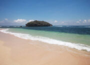 Wisata Pantai Gunungkidul: 7 Destinasi Cantik yang Wajib Dikunjungi