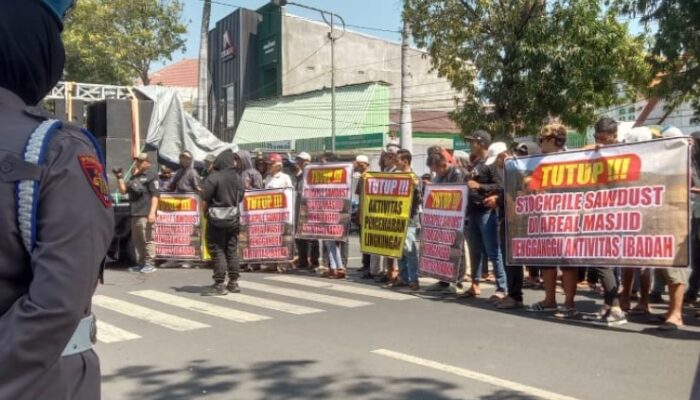 Unjuk Rasa Besar di Situbondo, Warga Desak Stockpile Ditutup