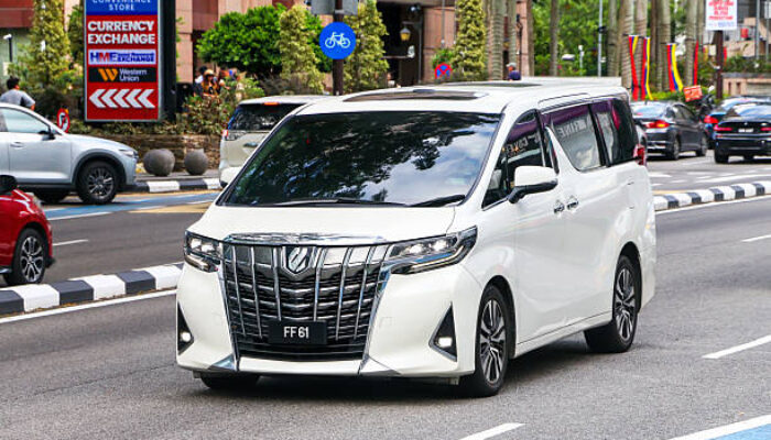 Teknologi Terbaru Mobil MPV yang Wajib Diketahui